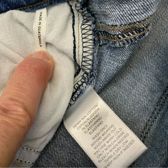 Ann Taylor Loft Relaxed Skinny Jeans
Size 2/26
Light Wash Distressed Denim - Picture 9 of 16